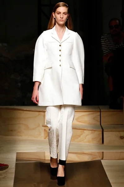 Look 3